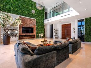 400 Tamarind Dr, Hallandale Beach FL 33009