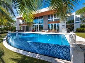400 Tamarind Dr, Hallandale Beach FL 33009
