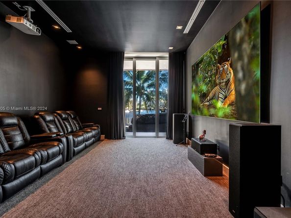 400 Tamarind Dr, Hallandale Beach FL 33009