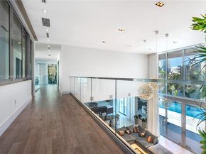 400 Tamarind Dr, Hallandale Beach FL 33009