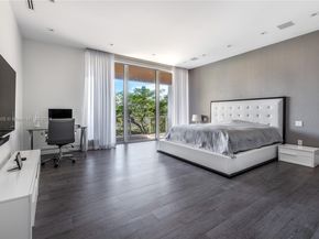 400 Tamarind Dr, Hallandale Beach FL 33009