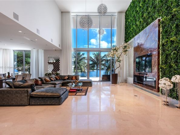 400 Tamarind Dr, Hallandale Beach FL 33009