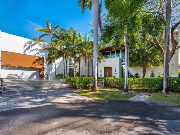 400 Tamarind Dr, Hallandale Beach FL 33009