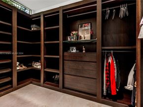 400 Tamarind Dr, Hallandale Beach FL 33009