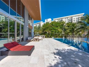 400 Tamarind Dr, Hallandale Beach FL 33009