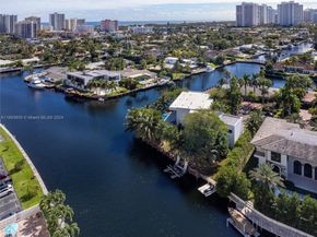 400 Tamarind Dr, Hallandale Beach FL 33009