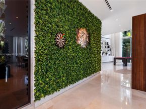 400 Tamarind Dr, Hallandale Beach FL 33009