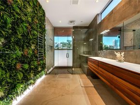 400 Tamarind Dr, Hallandale Beach FL 33009