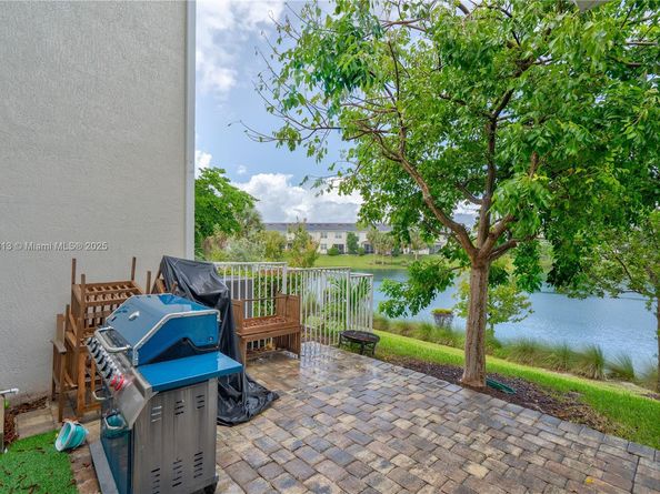 4955 Eucalyptus Dr, Hollywood FL 33021