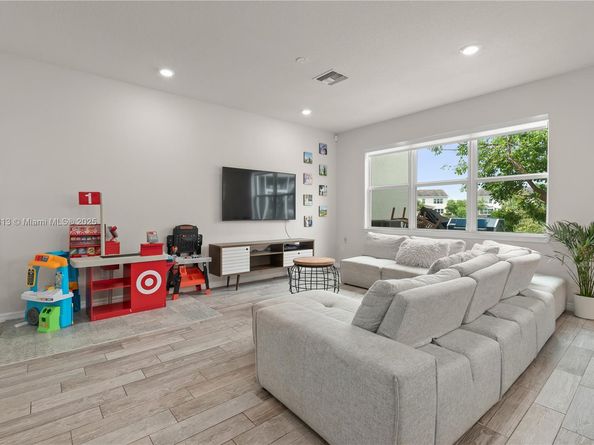 4955 Eucalyptus Dr, Hollywood FL 33021