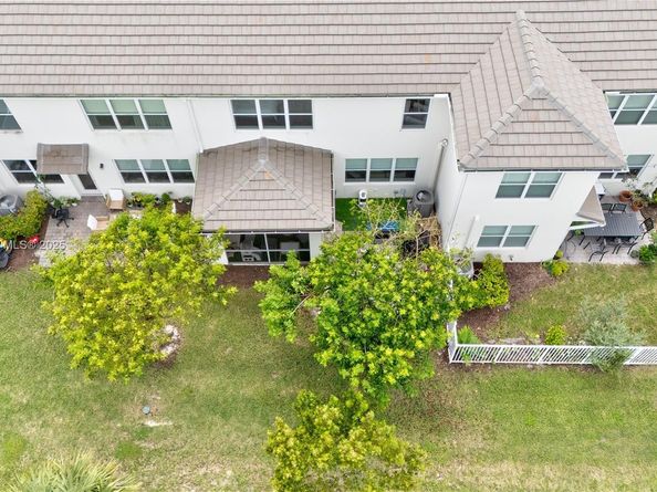 4955 Eucalyptus Dr, Hollywood FL 33021