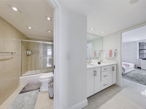 2333 Brickell Ave 1406, Miami FL 33129