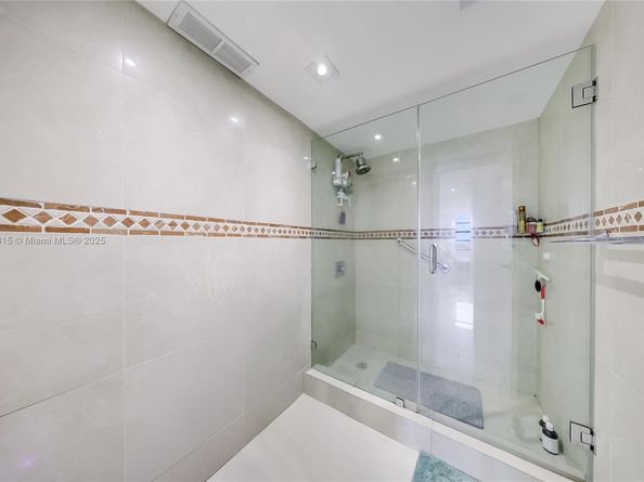 2333 Brickell Ave 1406, Miami FL 33129