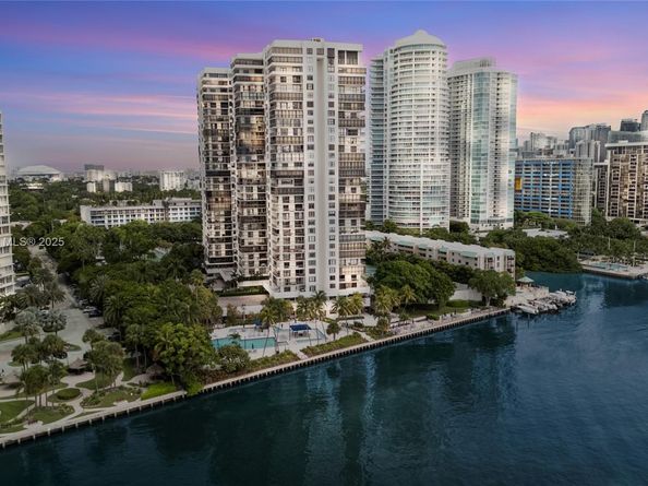 2333 Brickell Ave 1406, Miami FL 33129
