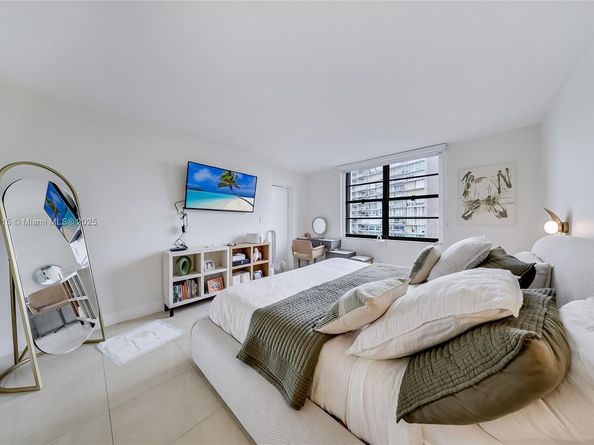 2333 Brickell Ave 1406, Miami FL 33129