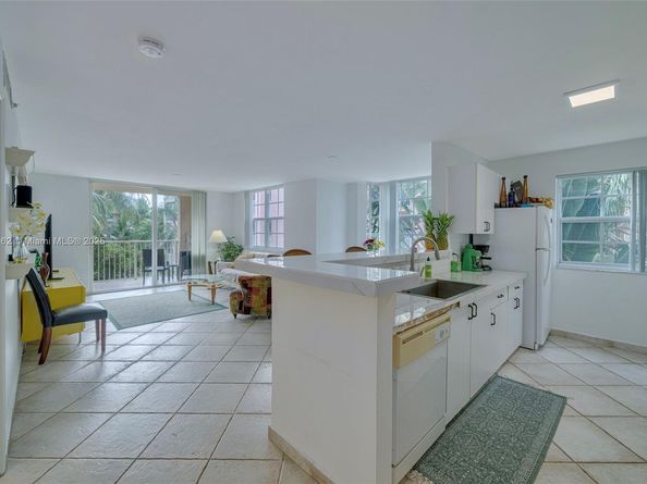 19877 E Country Club Dr 3407, Aventura FL 33180