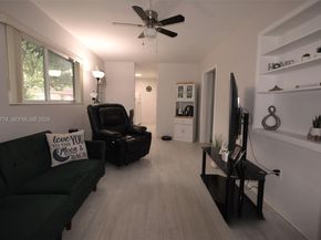 890 E 38th St, Hialeah FL 33013