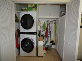 890 E 38th St, Hialeah FL 33013