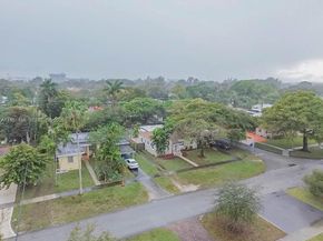 410 Pinecrest Dr, Miami Springs FL 33166