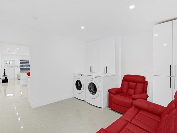 10529 NW 37th Ave, Miami FL 33147