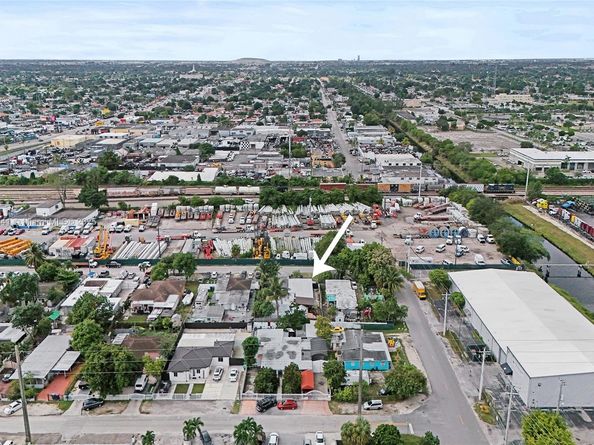10529 NW 37th Ave, Miami FL 33147