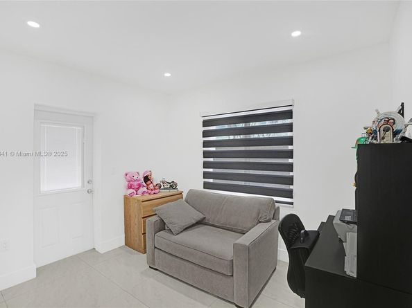 10529 NW 37th Ave, Miami FL 33147