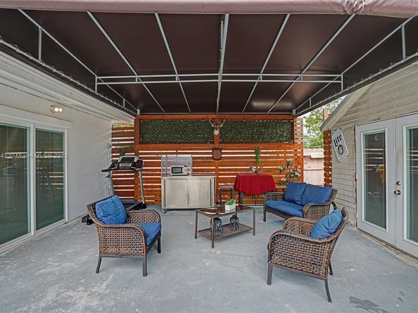 10529 NW 37th Ave, Miami FL 33147