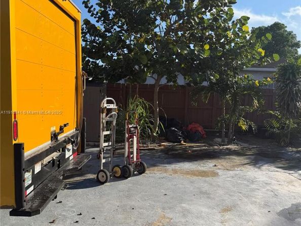 10529 NW 37th Ave, Miami FL 33147