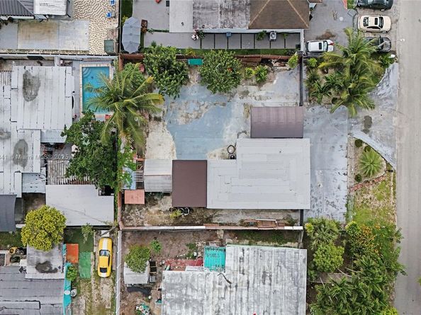 10529 NW 37th Ave, Miami FL 33147