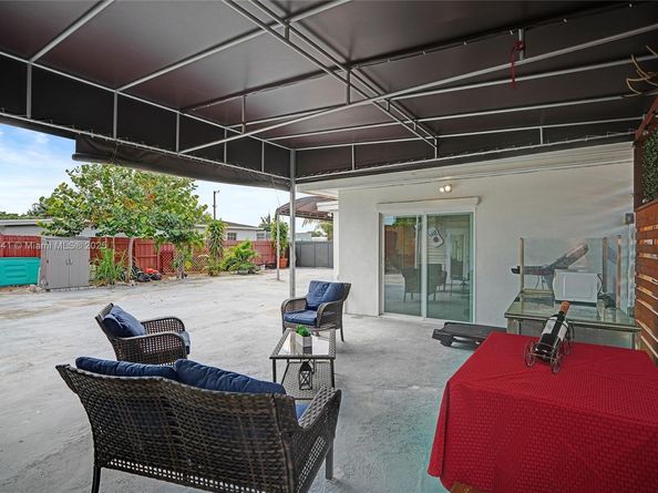 10529 NW 37th Ave, Miami FL 33147