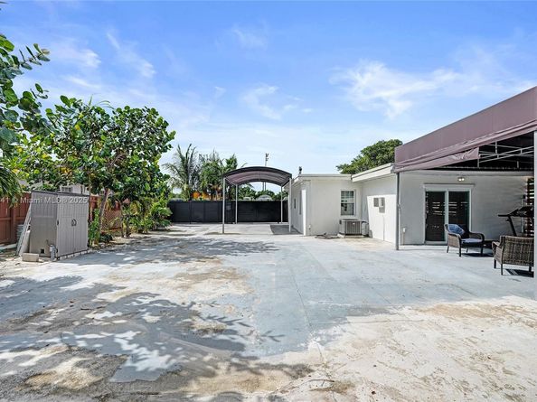 10529 NW 37th Ave, Miami FL 33147