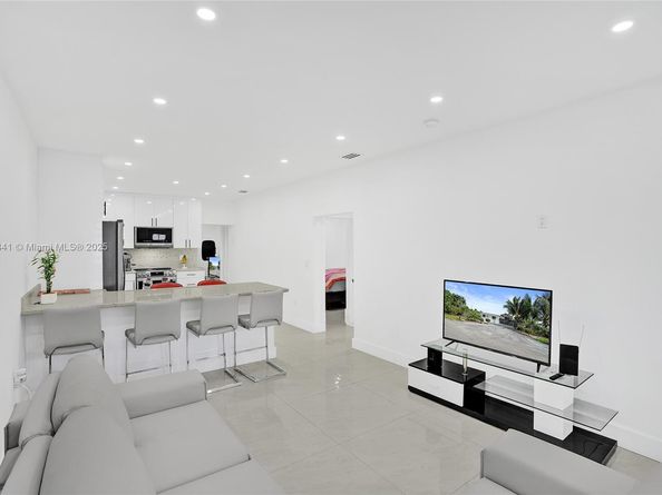 10529 NW 37th Ave, Miami FL 33147