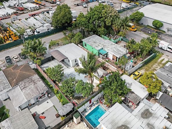 10529 NW 37th Ave, Miami FL 33147