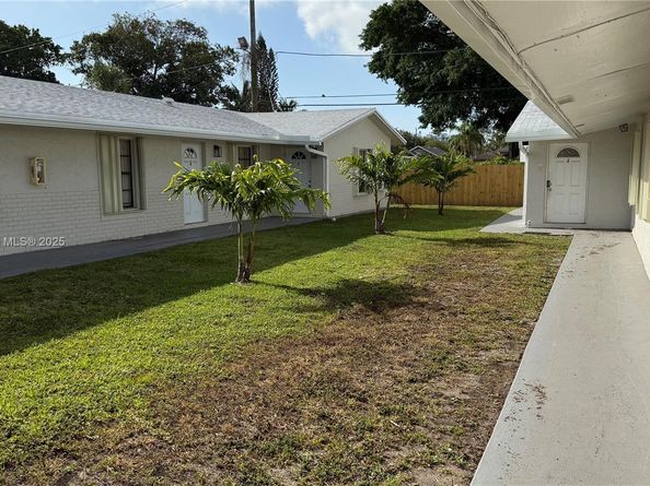 216 NW 12th St, Pompano Beach FL 33060