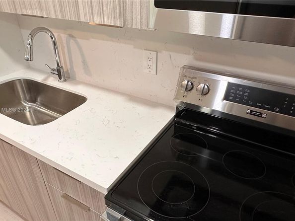 216 NW 12th St, Pompano Beach FL 33060