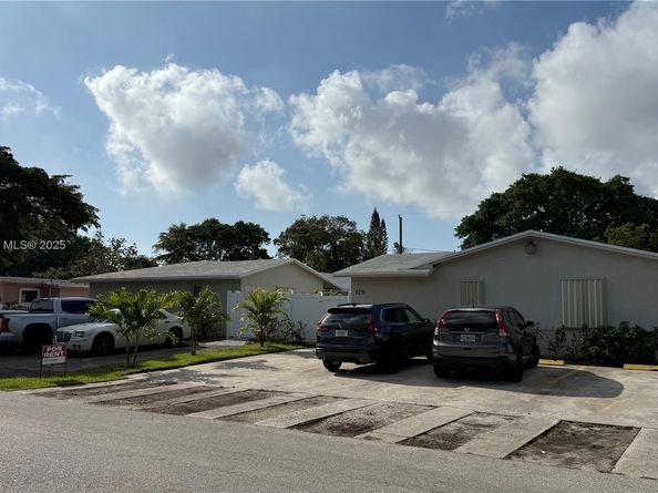 216 NW 12th St, Pompano Beach FL 33060