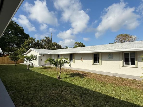 216 NW 12th St, Pompano Beach FL 33060