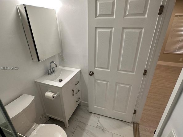 216 NW 12th St, Pompano Beach FL 33060
