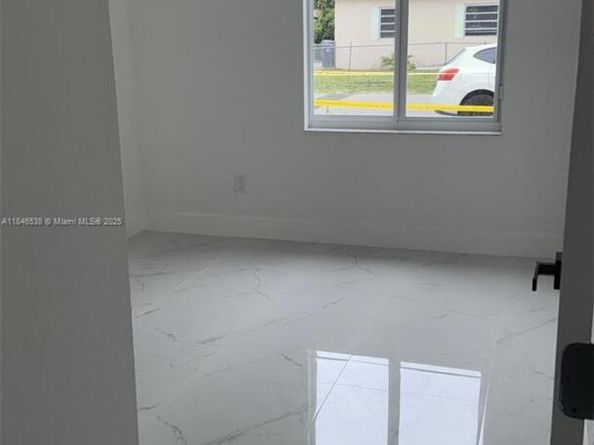 312 NW 9th St, Hallandale Beach FL 33009