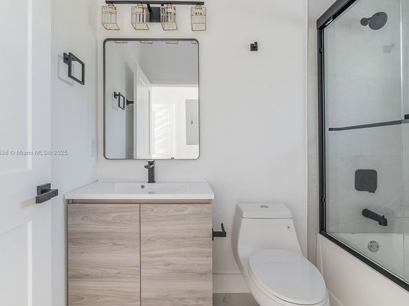 312 NW 9th St, Hallandale Beach FL 33009