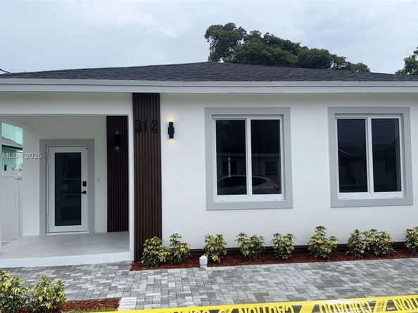 312 NW 9th St, Hallandale Beach FL 33009