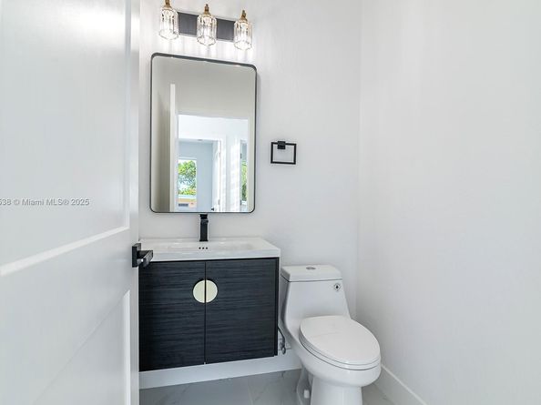 312 NW 9th St, Hallandale Beach FL 33009