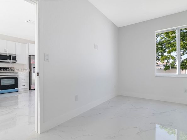 312 NW 9th St, Hallandale Beach FL 33009