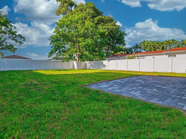 312 NW 9th St, Hallandale Beach FL 33009