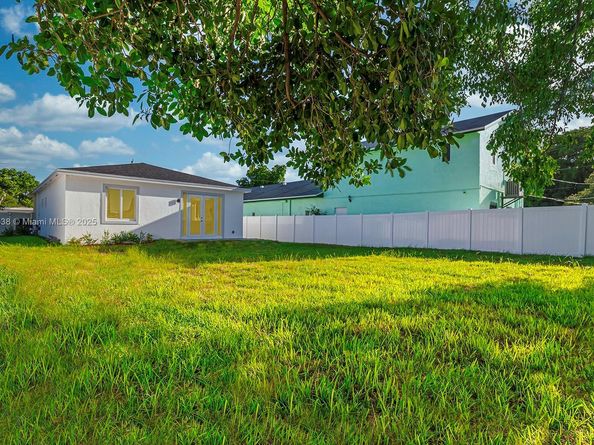 312 NW 9th St, Hallandale Beach FL 33009