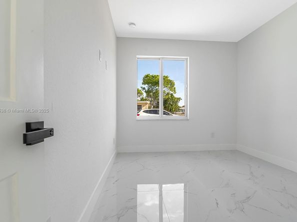 312 NW 9th St, Hallandale Beach FL 33009