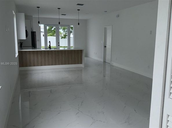 312 NW 9th St, Hallandale Beach FL 33009