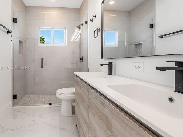 312 NW 9th St, Hallandale Beach FL 33009