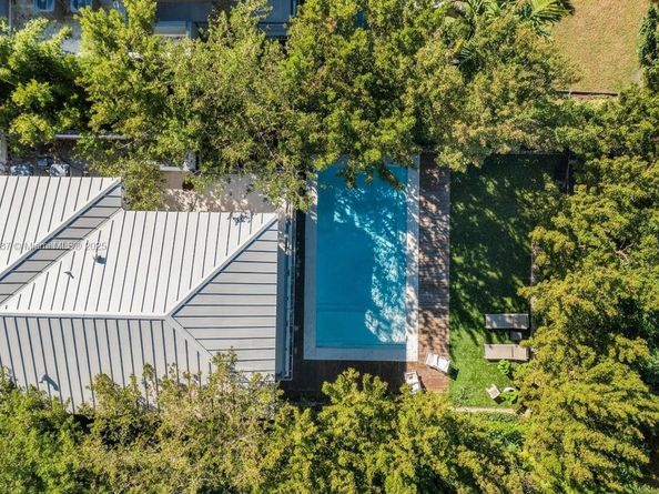 1621 S Bayshore Dr, Miami FL 33133