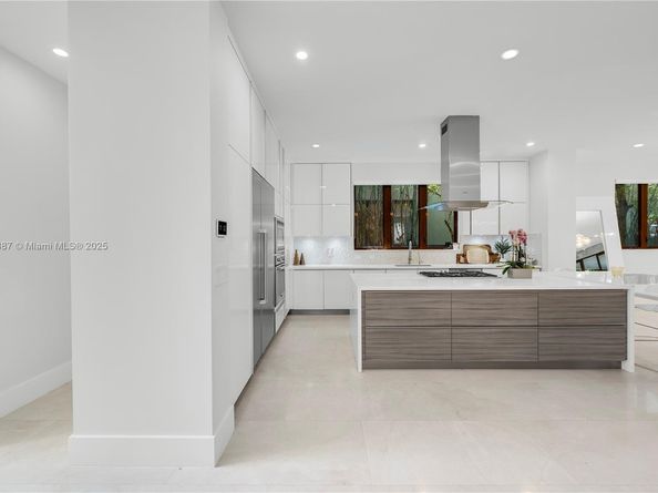 1621 S Bayshore Dr, Miami FL 33133